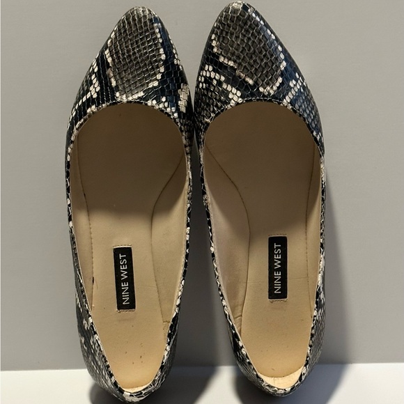 Nine West Speakup Gray Snake Print Textures Leather Flats sz 6 - Picture 3 of 6